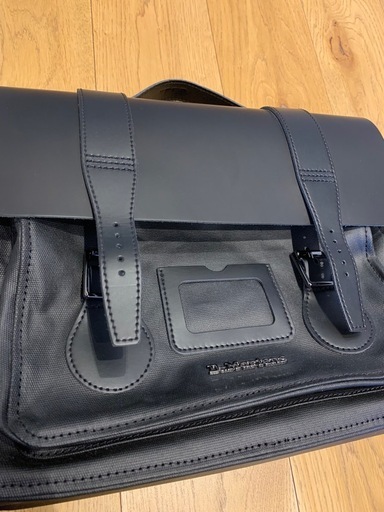 Dr. Martens Messenger Bag AD056001 ブラック Dr. Martens Messenger Bag 節約 AD056001 ブラック ほぼ未使用