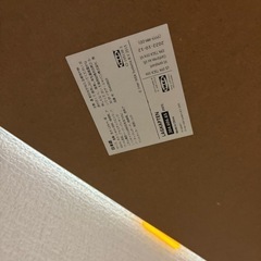 IKEAの白いテーブルの画像