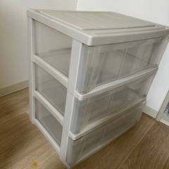 プラスチックの３段ケースの画像