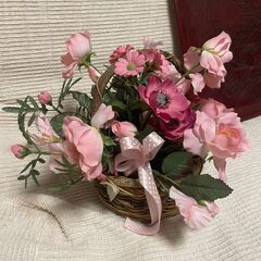 お部屋が華やぎを　☆☆　ピンク系のアートフラワー＋バスケット入り　☆☆　高島屋で購入　の画像