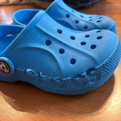 青いキッズサンダル Crocs c10 17.5cmの画像