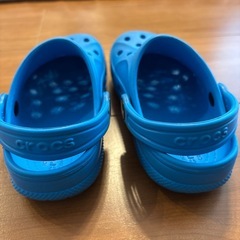 青いキッズサンダル Crocs c10 17.5cmの画像