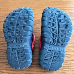 Crocs キッズサンダル ネイビー/レッド　9c 16㎝　16.5㎝の画像