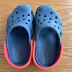 Crocs キッズサンダル ネイビー/レッド　9c 16㎝　16.5㎝の画像
