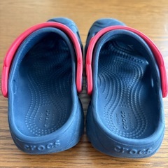 Crocs キッズサンダル ネイビー/レッド　9c 16㎝　16.5㎝の画像
