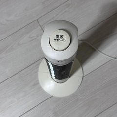 電気ヒーター カーボンヒーター スリム 
電気ストーブ　の画像