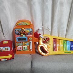 中古 アンパンマン おもちゃセット（ガソリンスタンド＆木琴）の画像