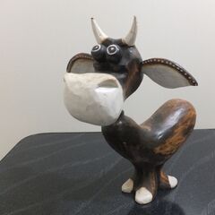 牛　置き物　木製の画像
