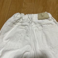 ZARA ホワイトデニムの画像