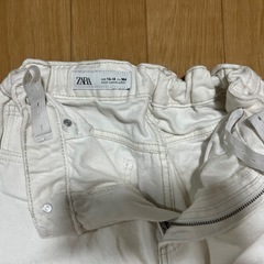 ZARA ホワイトデニムの画像