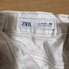 ZARA ホワイトデニムの画像