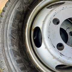 ⭐️マイクロバス・ホイール付きスタッドレスタイヤ⭐️の画像