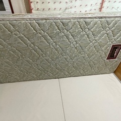 無印良品ベッド、シモンズマットレスの画像