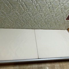 無印良品ベッド、シモンズマットレスの画像