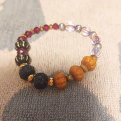 【四季の森フォレオ周辺】 ガラスビーズ ブレスレット 約16cm 赤／黒／ゴールド ハンドメイドの画像