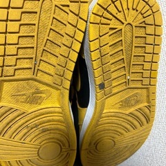 Nike Air Jordan 1 POLLEN 黒/黄 ハイカットの画像