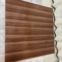 木のローテーブルの画像