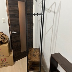 棚つきハンガーラックの画像