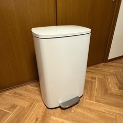 【送料無料】定価1万　大容量50L ゴミ箱　ダストボックス　蓋付きゴミ箱　45Lの画像