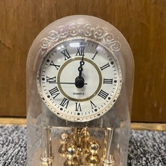 ガラスドーム型 クォーツ置き時計 ✨の画像