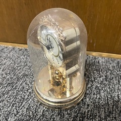 ガラスドーム型 クォーツ置き時計 ✨の画像