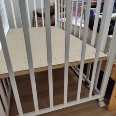 【ほぼ未使用】ヤトミ　ベビーベッド　オリーブ　レギュラーサイズ　ホワイトの画像