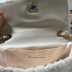 本日限定⚠️マジェスティックレゴン キルティングファーバッグの画像