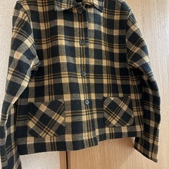 黒と黄色のはっきりとしたチェックのジャケット
の画像