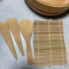 中古　木曽木製品の桶、手巻き寿司セットの画像