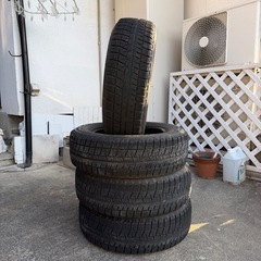 スタッドレス 4本セット　ブリヂストン ブリザック 195/65r15 冬タイヤ　15インチの画像