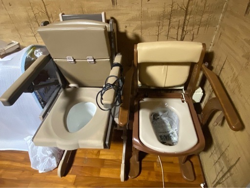 介護用品　　電動ポータブルトイレ