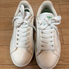 adidas  白スニーカー（22.5）の画像