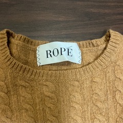 キャメル色のROPE製ケーブルニットセーター、サイズMの画像