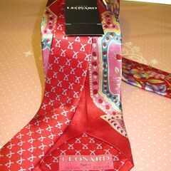 🔶未使用🔶レオナールネクタイ🔶素敵なネクタイです　プレゼントに最適　純正箱有りますの画像