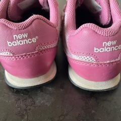ニューバランス ピンクスニーカー 14cmの画像