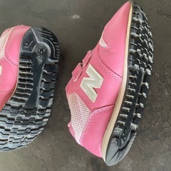 ニューバランス ピンクスニーカー 14cmの画像