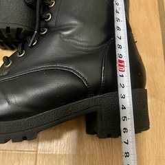 クロッシー　紐　黒レザー ショートブーツ サイドジッパー付　4.5cmヒール　Mサイズの画像