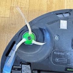 IRobot ルンバ e5（型番 e515060）ロボット掃除機の画像