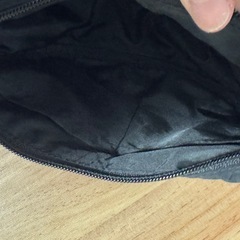 ④【ユニクロ】ラウンドウルトラミニショルダー　黒の画像