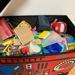 トミカおもちゃ箱の画像