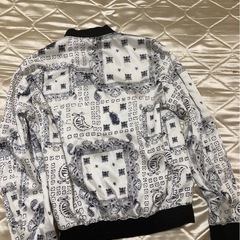 ZARAペイズリー柄ジャケットの画像