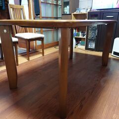 木製ダイニングテーブル4人用の画像