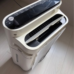 シャープ　加湿空気清浄機　KC-H50-Wの画像