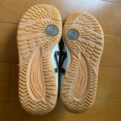 アシックス体育館シューズ23.5cmの画像