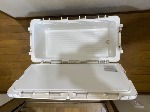 大型クーラーボックス　
シマノ BASIS350