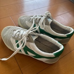 体育館シューズの画像