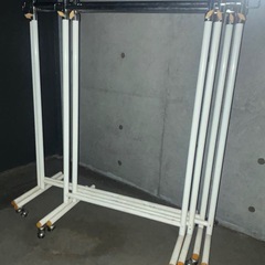 什器　傾斜ラック　ハンガーラック　アパレル　の画像