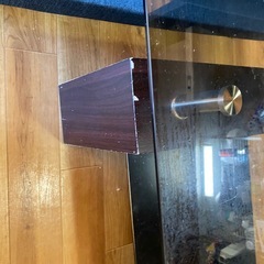 ガラステーブルの画像