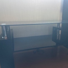 ガラステーブルの画像