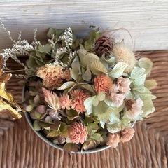 おまとめでお値引き　置き型のドライフラワー缶の画像